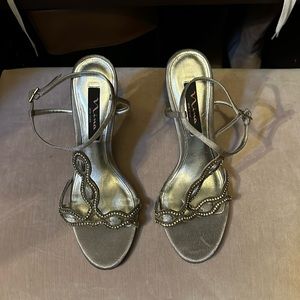 Women’s size 8 Nina Silver Rhinestone Evening Heels